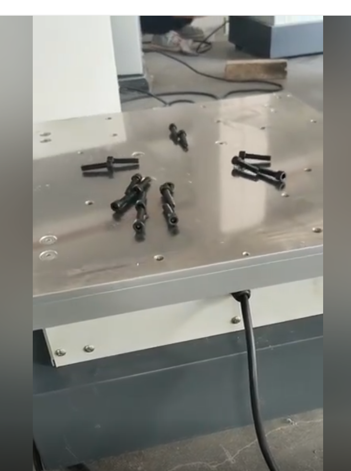 CNG氣瓶支架動態(tài)強度試驗機-支架強度動態(tài)測試裝置